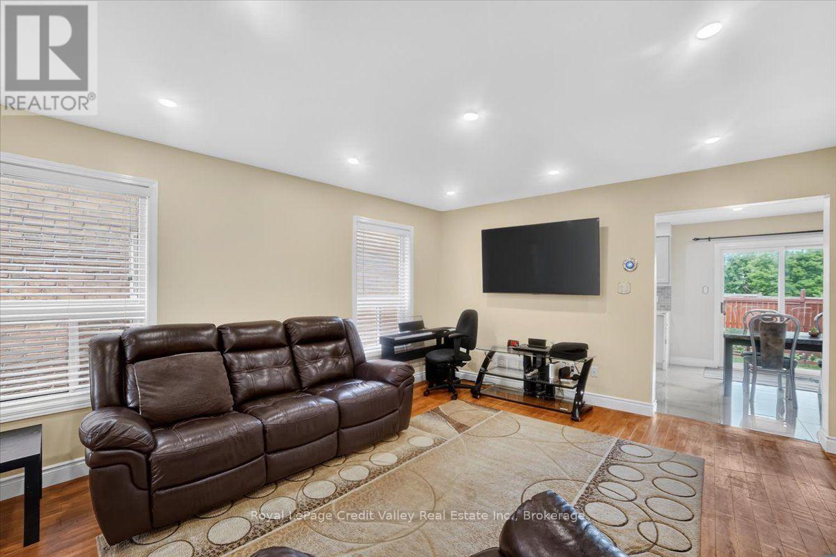 43 Coppermill Drive, Brampton, Ontario  L7A 1N1 - Photo 5 - W13731874