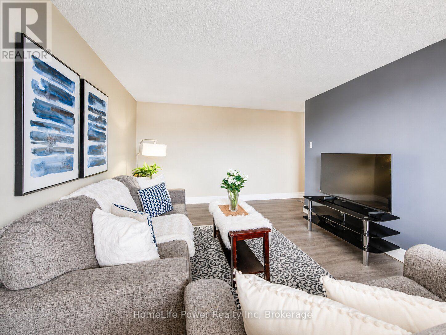 303 - 4 Avalon Place, Kitchener, Ontario N2M 4N6 - Photo 3 - X13731908