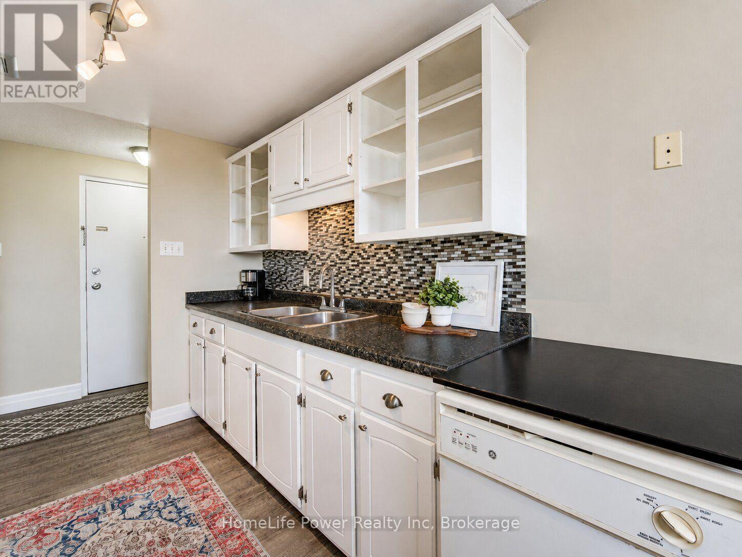 303 - 4 Avalon Place, Kitchener, Ontario N2M 4N6 - Photo 8 - X13731908