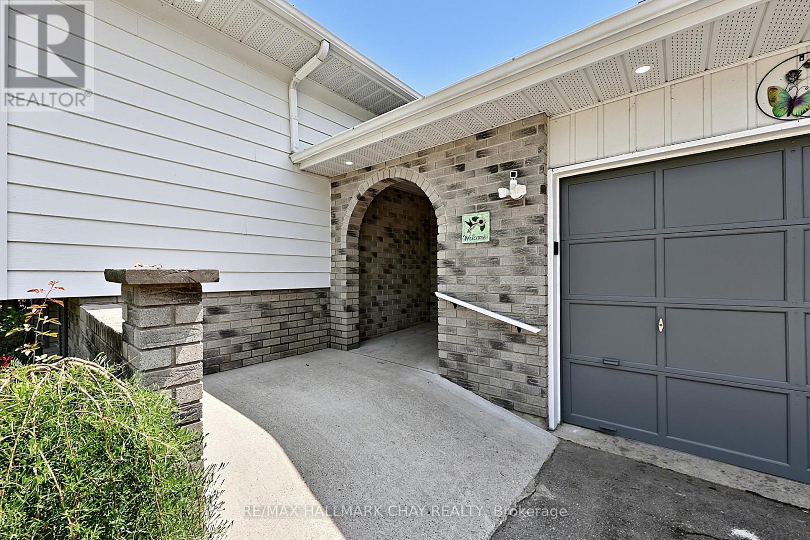 631 Lockhart Road, Innisfil, Ontario  L9S 3E5 - Photo 4 - N13732090