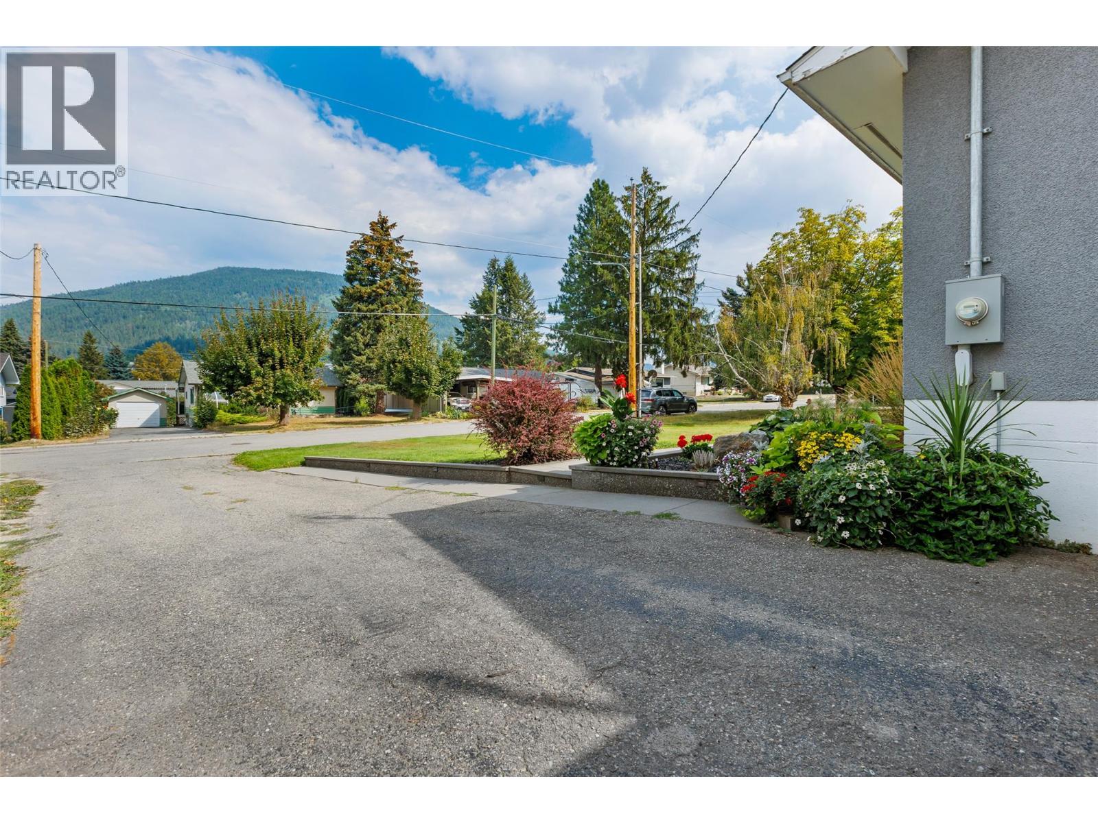 2121 Ash Street, Creston, British Columbia V0B 1G5 - Photo 6 - 10399349