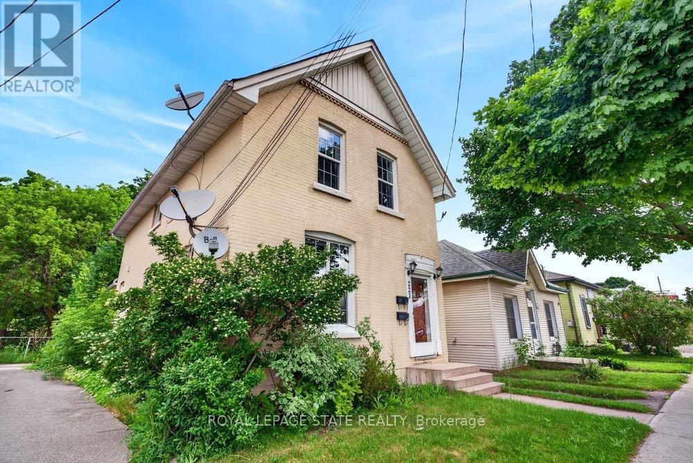 221 Grand River Avenue, Brantford, Ontario  N3T 4Y3 - Photo 3 - X13450362