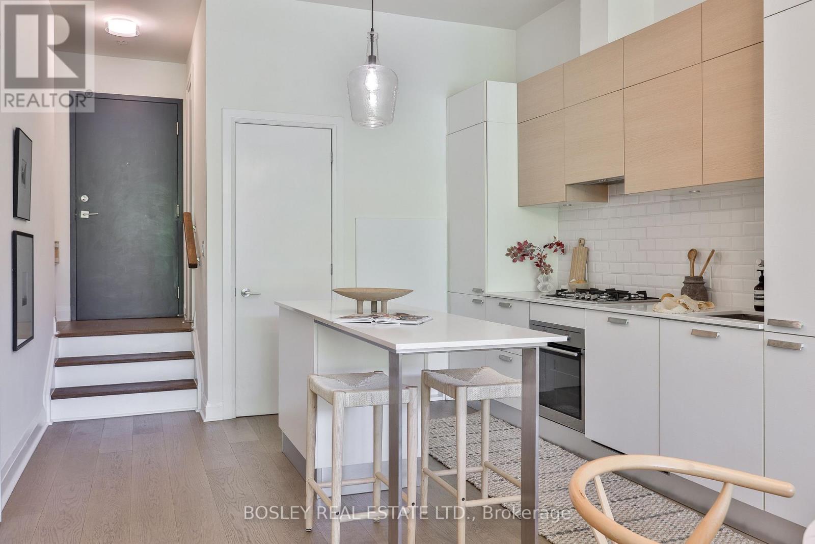 102 - 245 Perth Avenue, Toronto, Ontario  M6P 3X9 - Photo 4 - W13731972