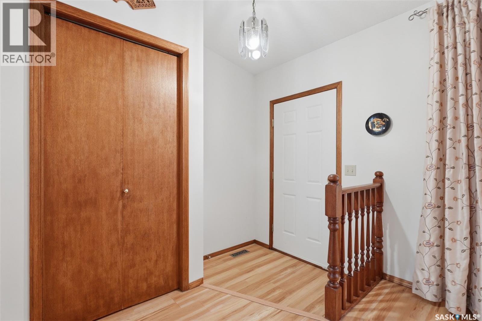 427 Bronson Crescent, Saskatoon, Saskatchewan  S7J 5E4 - Photo 3 - SK047163