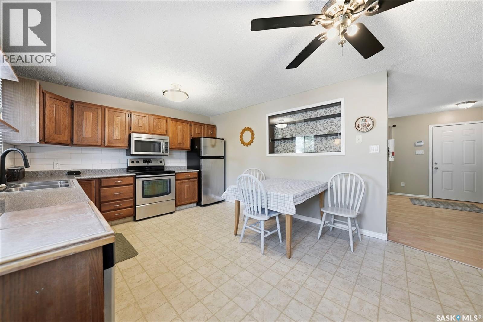 946 13th Street W, Prince Albert, Saskatchewan  S6V 3H6 - Photo 11 - SK047144