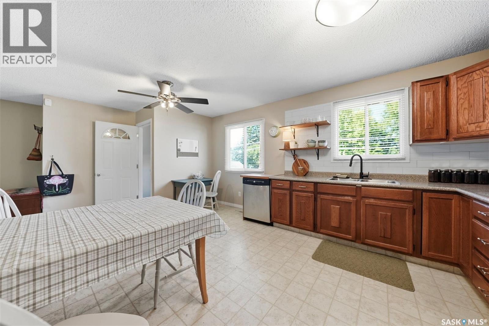 946 13th Street W, Prince Albert, Saskatchewan  S6V 3H6 - Photo 13 - SK047144