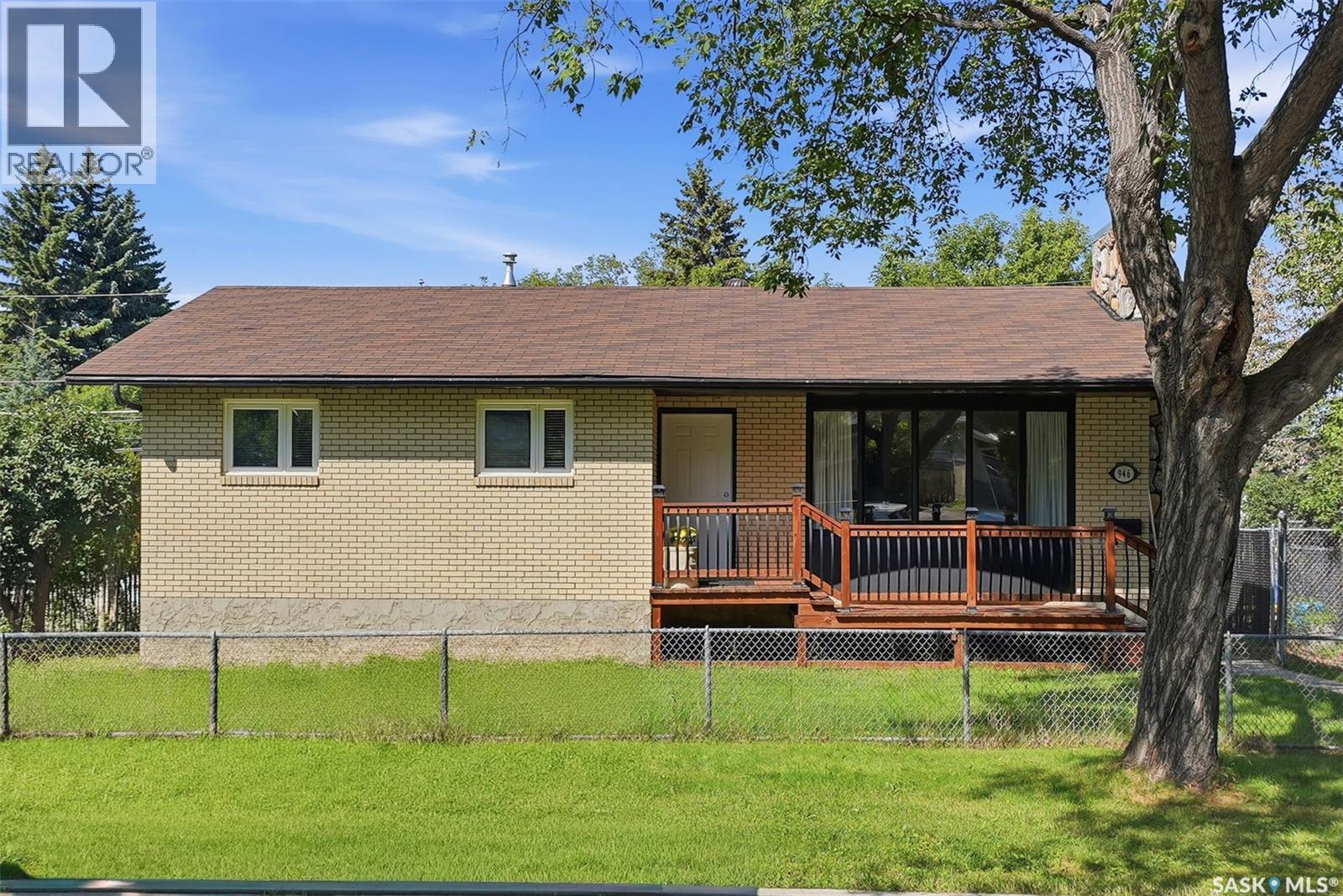 946 13th Street W, Prince Albert, Saskatchewan  S6V 3H6 - Photo 2 - SK047144