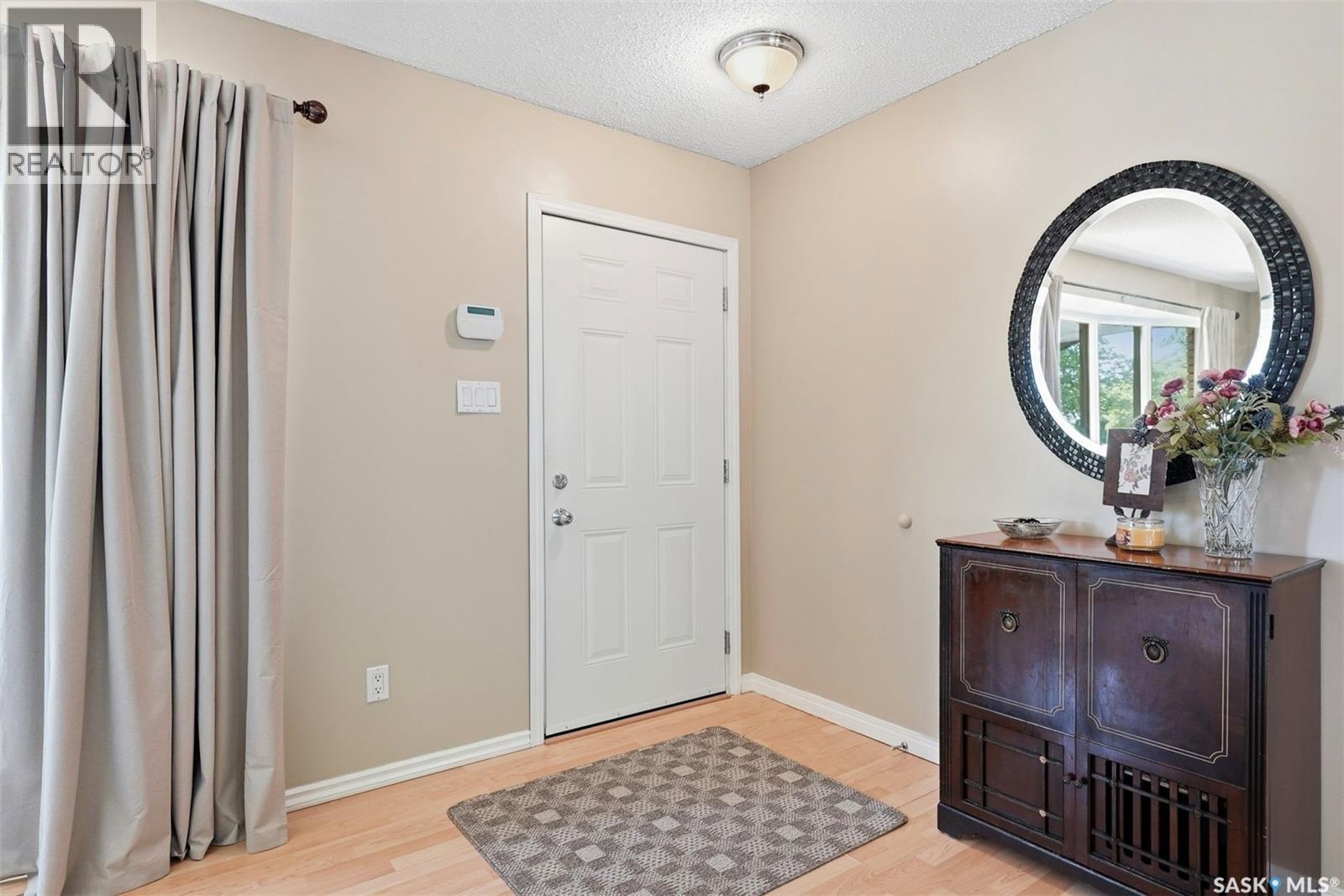 946 13th Street W, Prince Albert, Saskatchewan  S6V 3H6 - Photo 3 - SK047144