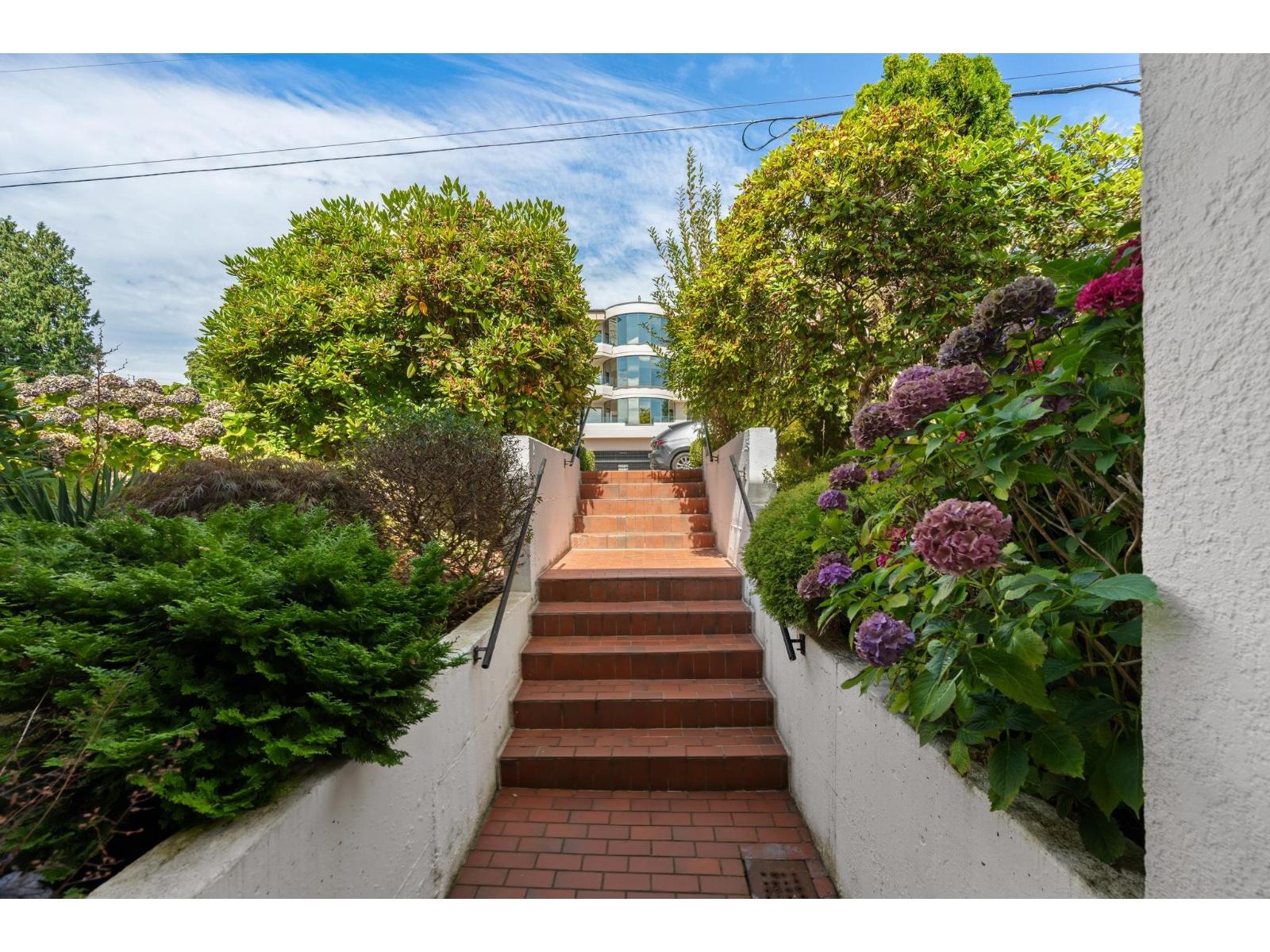 204 15070 Prospect Avenue, White Rock, British Columbia  V4B 2B7 - Photo 6 - R3158258