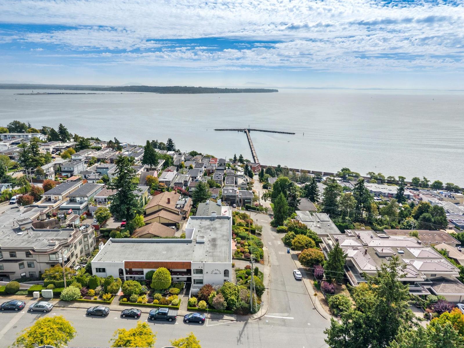 204 15070 Prospect Avenue, White Rock, British Columbia  V4B 2B7 - Photo 2 - R3158258