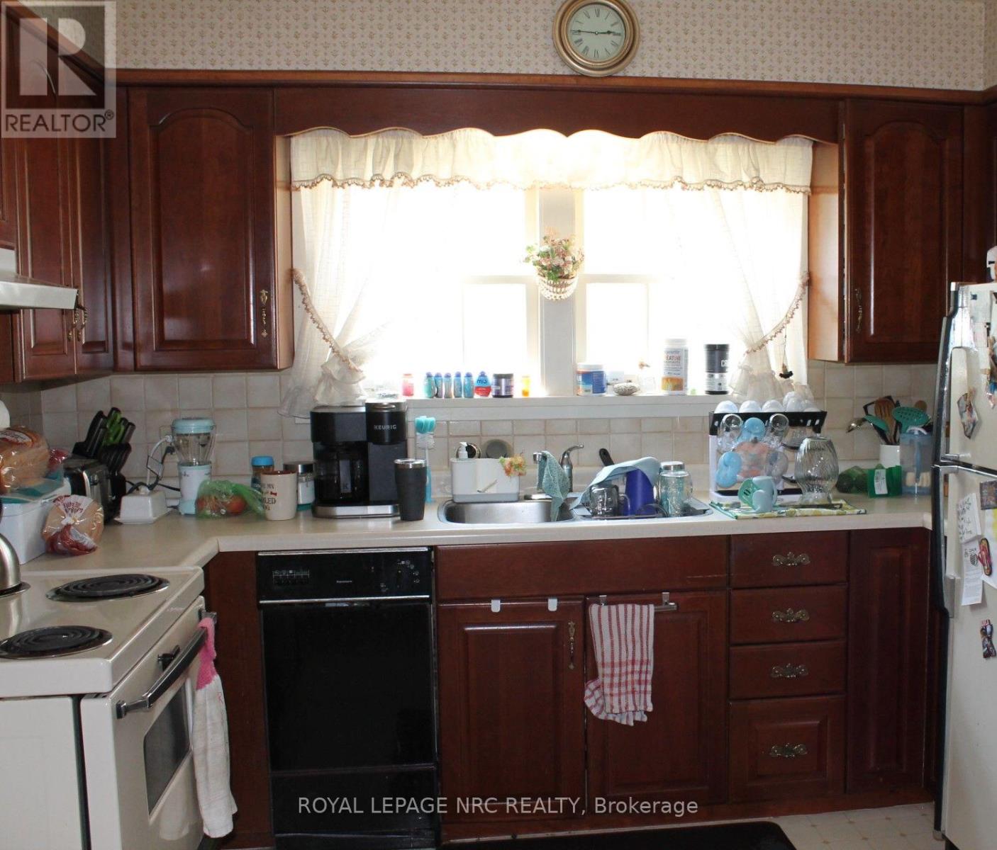 19 Lakeshore Road, Port Colborne, Ontario  L3K 2S2 - Photo 4 - X13732136