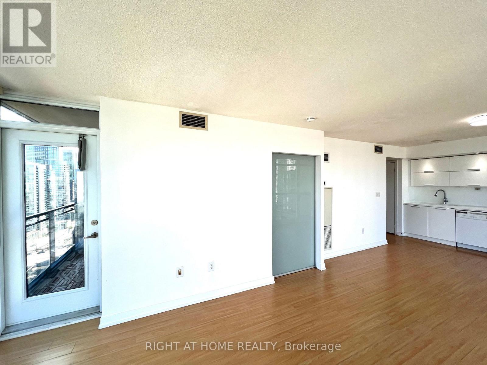 2507 - 25 Capreol Court, Toronto, Ontario  M5V 3Z7 - Photo 15 - C13732222