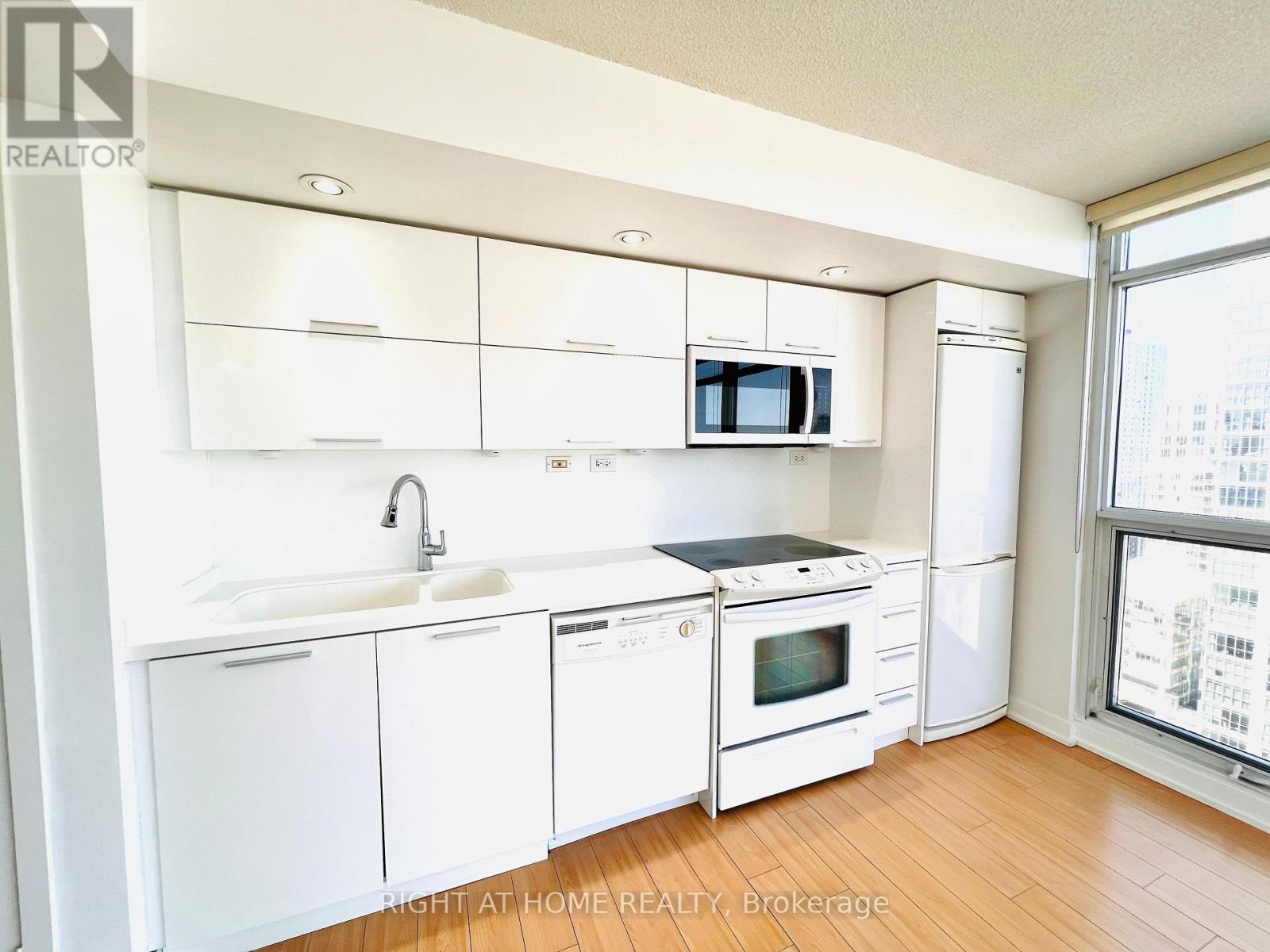 2507 - 25 Capreol Court, Toronto, Ontario  M5V 3Z7 - Photo 5 - C13732222