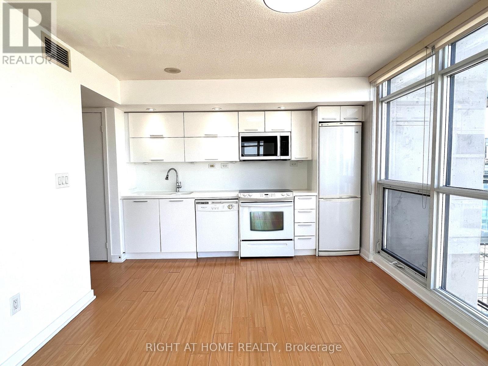 2507 - 25 Capreol Court, Toronto, Ontario  M5V 3Z7 - Photo 6 - C13732222