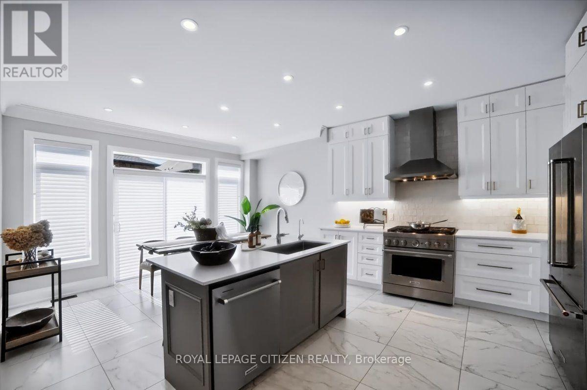 243 Ferragine Crescent, Bradford West Gwillimbury, Ontario  L3Z 4J8 - Photo 5 - N13732232