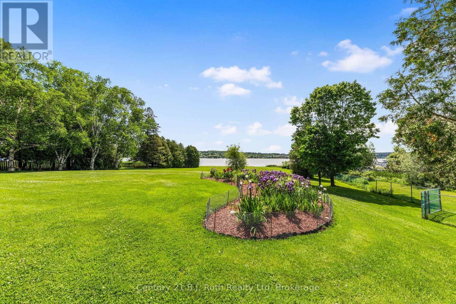 339 Champlain Road, Penetanguishene, Ontario  L9M 1S3 - Photo 11 - S13732230