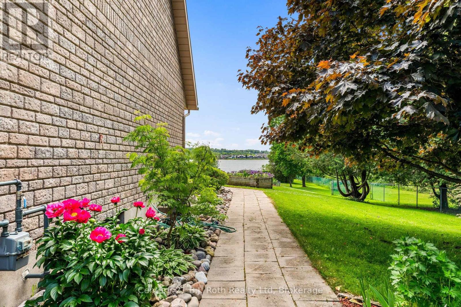 339 Champlain Road, Penetanguishene, Ontario  L9M 1S3 - Photo 8 - S13732230