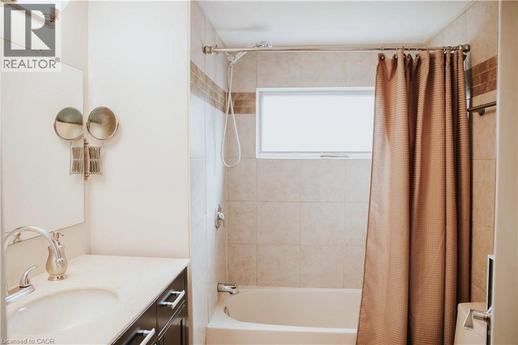 1 Vera Court, Hamilton, Ontario  L8K 4G7 - Photo 13 - 40859819