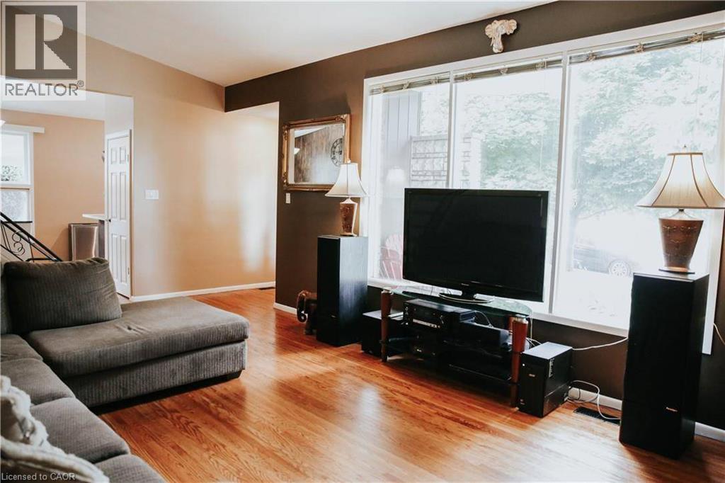 1 Vera Court, Hamilton, Ontario  L8K 4G7 - Photo 2 - 40859819