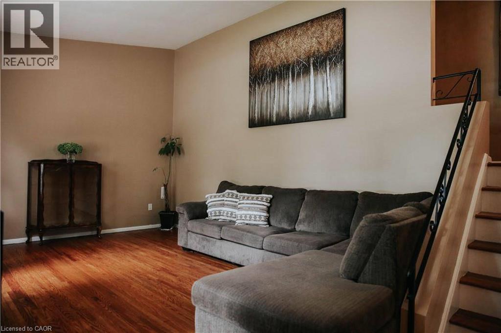 1 Vera Court, Hamilton, Ontario  L8K 4G7 - Photo 3 - 40859819