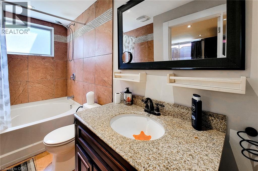 1 Vera Court, Hamilton, Ontario  L8K 4G7 - Photo 41 - 40859819