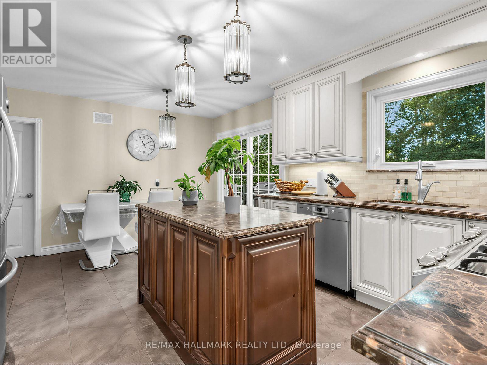 30 Medalist Road, Toronto, Ontario  M2P 1Y5 - Photo 5 - C13708282