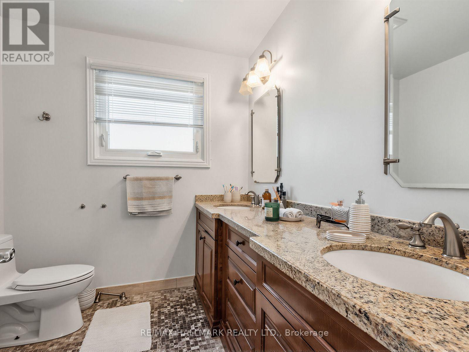 30 Medalist Road, Toronto, Ontario  M2P 1Y5 - Photo 18 - C13708282