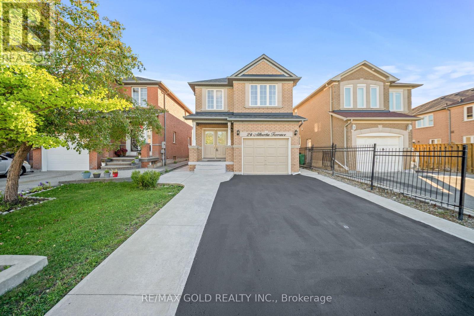 24 Alberta Terrace, Brampton, Ontario  L6R 2H8 - Photo 1 - W13732146