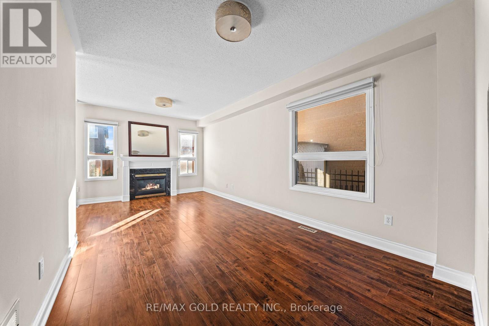 24 Alberta Terrace, Brampton, Ontario  L6R 2H8 - Photo 3 - W13732146