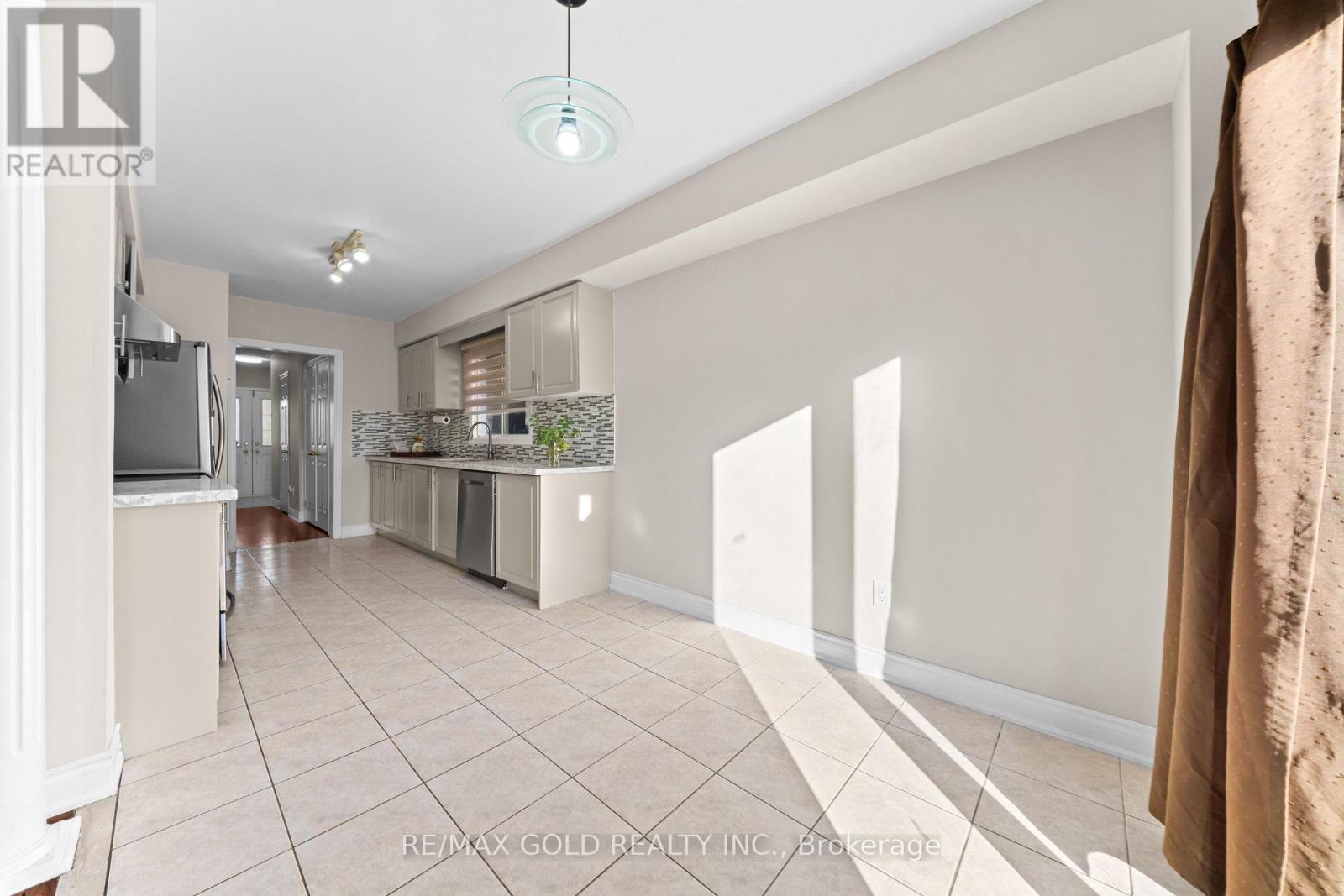 24 Alberta Terrace, Brampton, Ontario  L6R 2H8 - Photo 6 - W13732146
