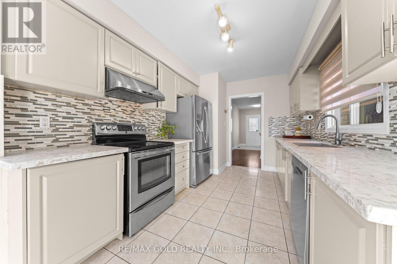 24 Alberta Terrace, Brampton, Ontario  L6R 2H8 - Photo 7 - W13732146