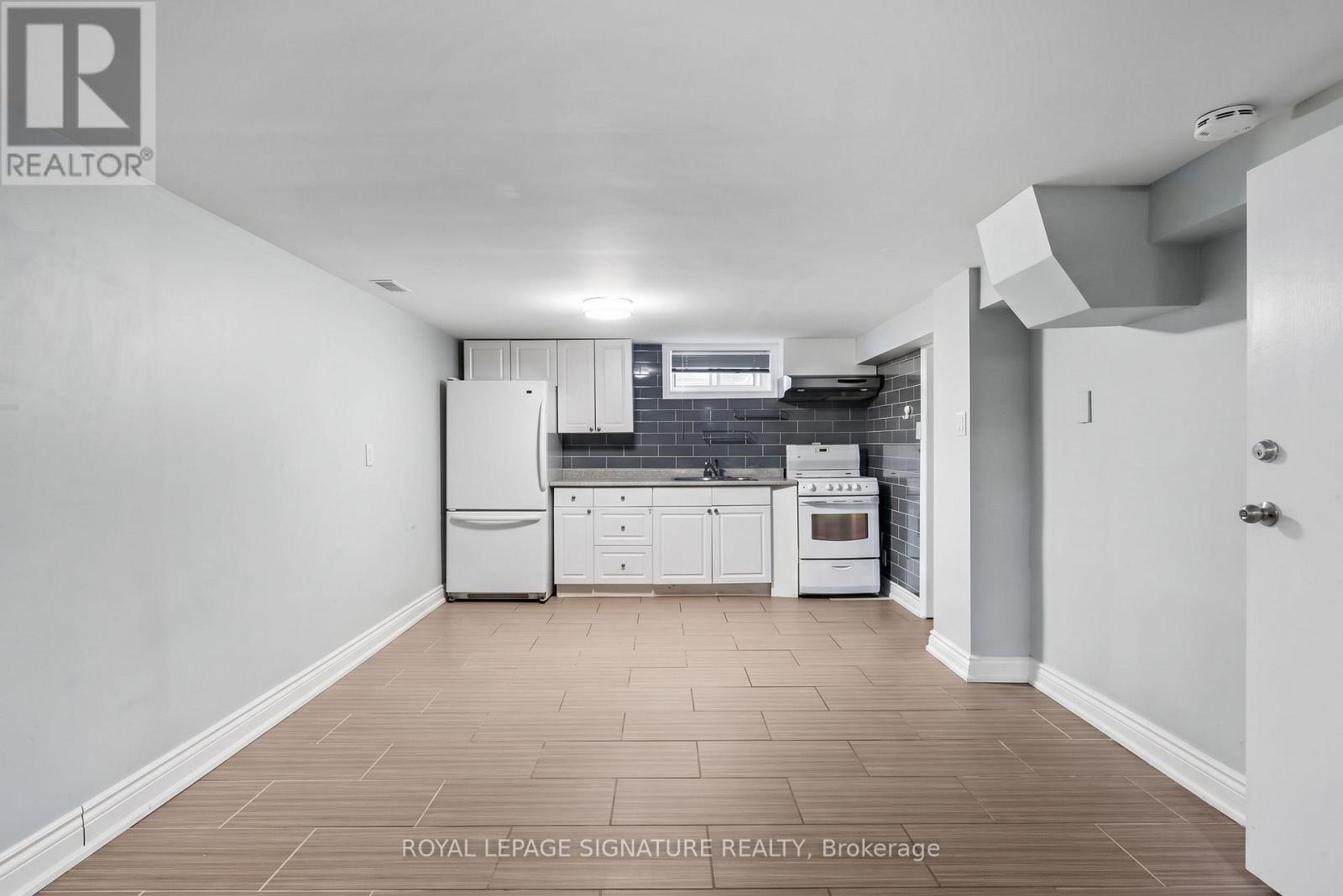 Lower - 112 Foch Avenue, Toronto, Ontario  M8W 3Y1 - Photo 2 - W13732162