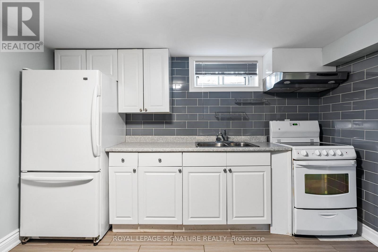 Lower - 112 Foch Avenue, Toronto, Ontario  M8W 3Y1 - Photo 4 - W13732162
