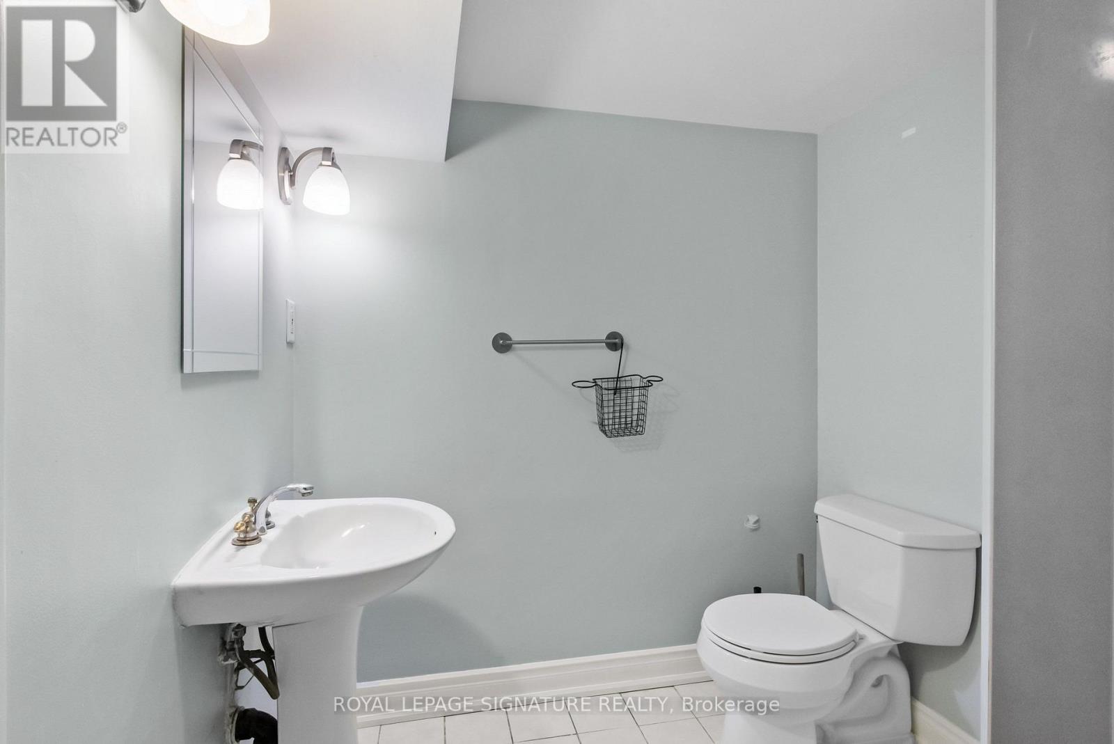 Lower - 112 Foch Avenue, Toronto, Ontario  M8W 3Y1 - Photo 9 - W13732162