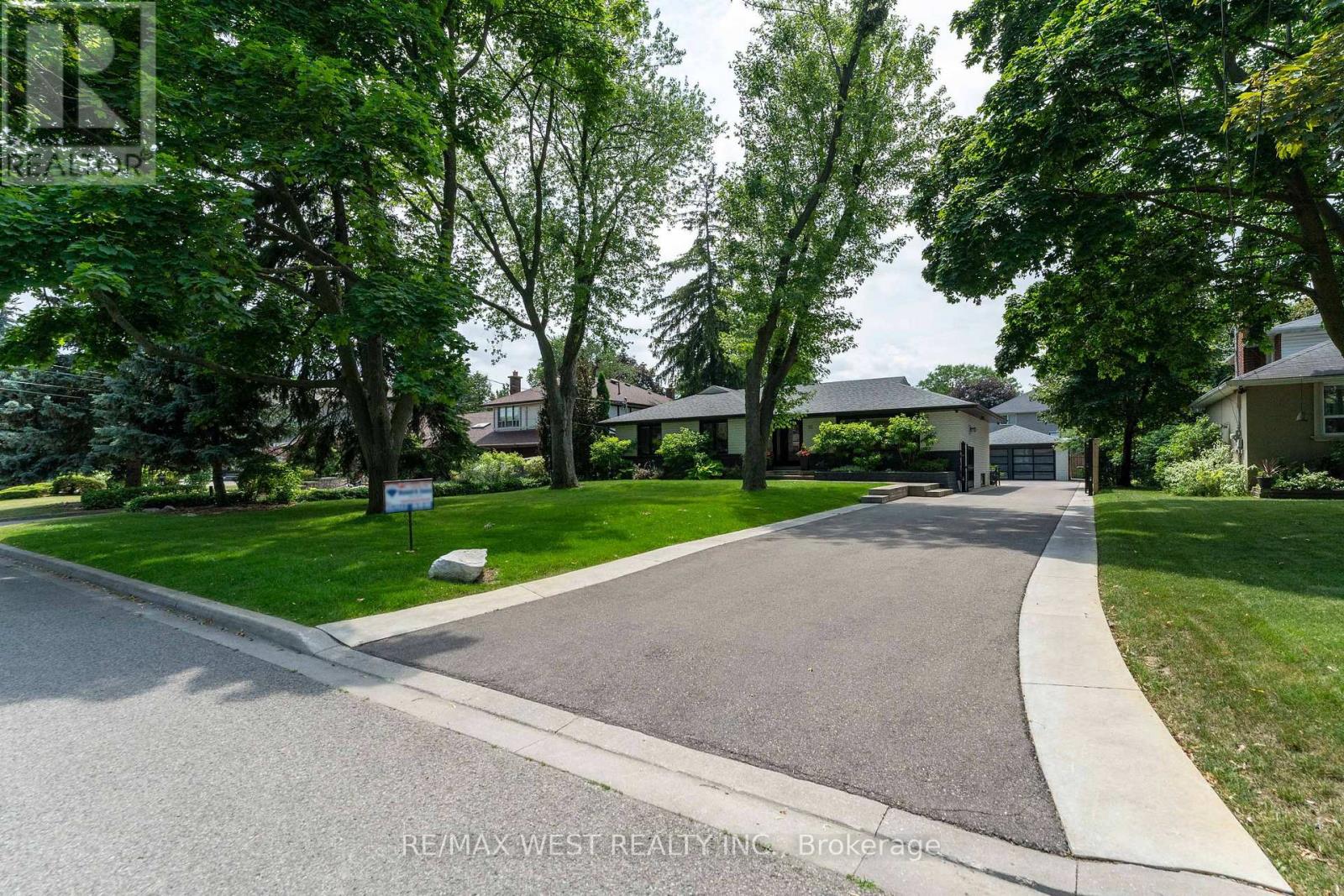 92 Warwood Road, Toronto, Ontario  M9B 5B7 - Photo 1 - W13732164