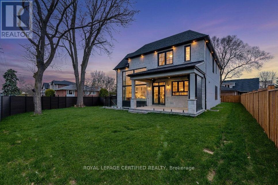 1404 Waverly Avenue Sw, Oakville, Ontario  L6L 2S3 - Photo 2 - W13732172