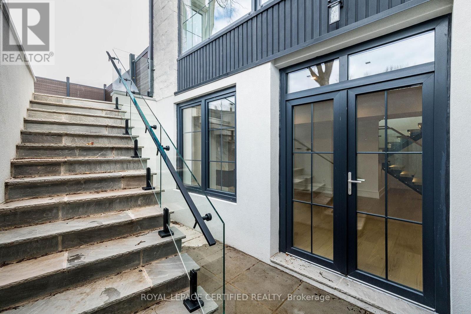 1404 Waverly Avenue Sw, Oakville, Ontario  L6L 2S3 - Photo 46 - W13732172