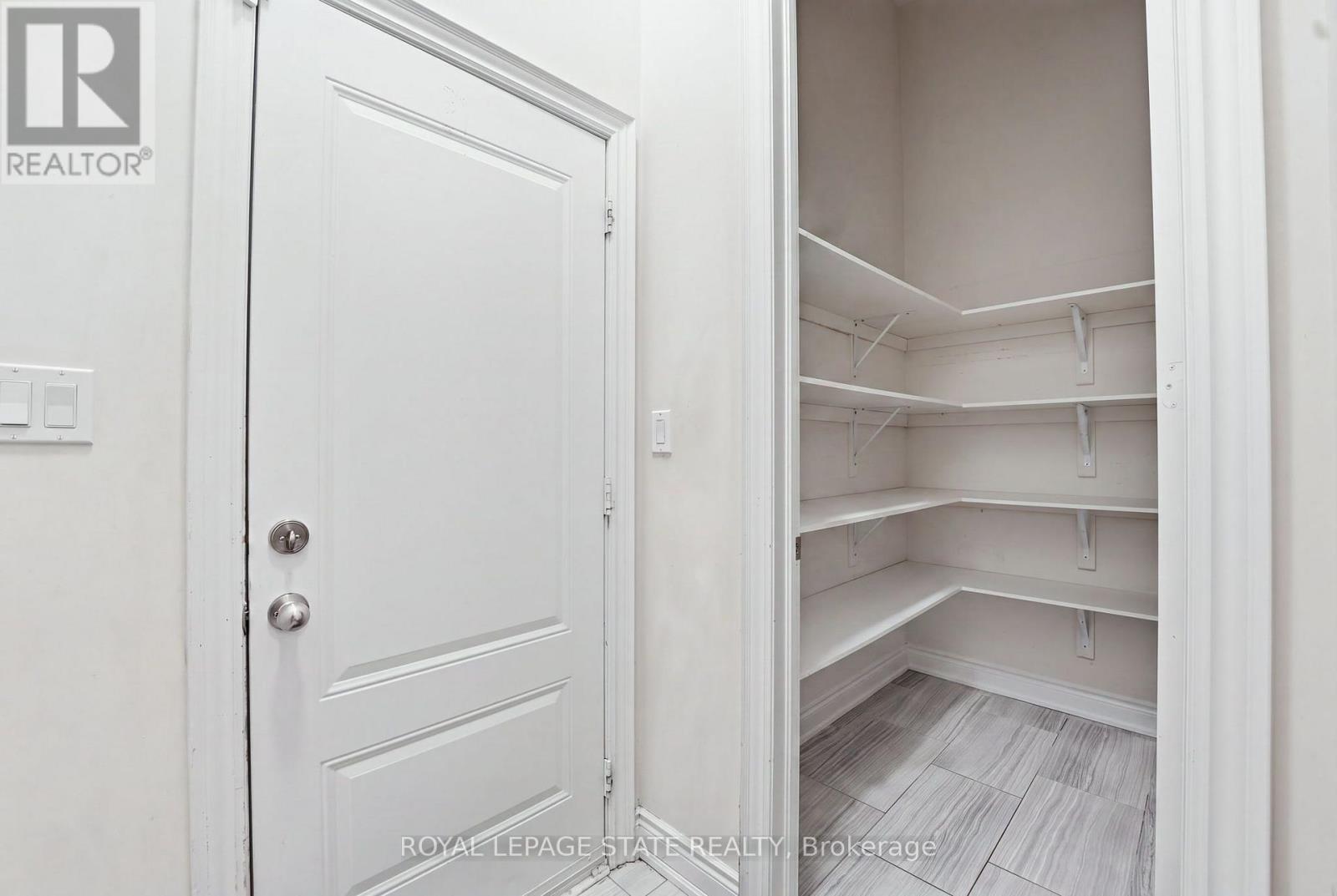 Upper - 1192 Stag Hollow, Oakville, Ontario  L6M 5M4 - Photo 19 - W13732250