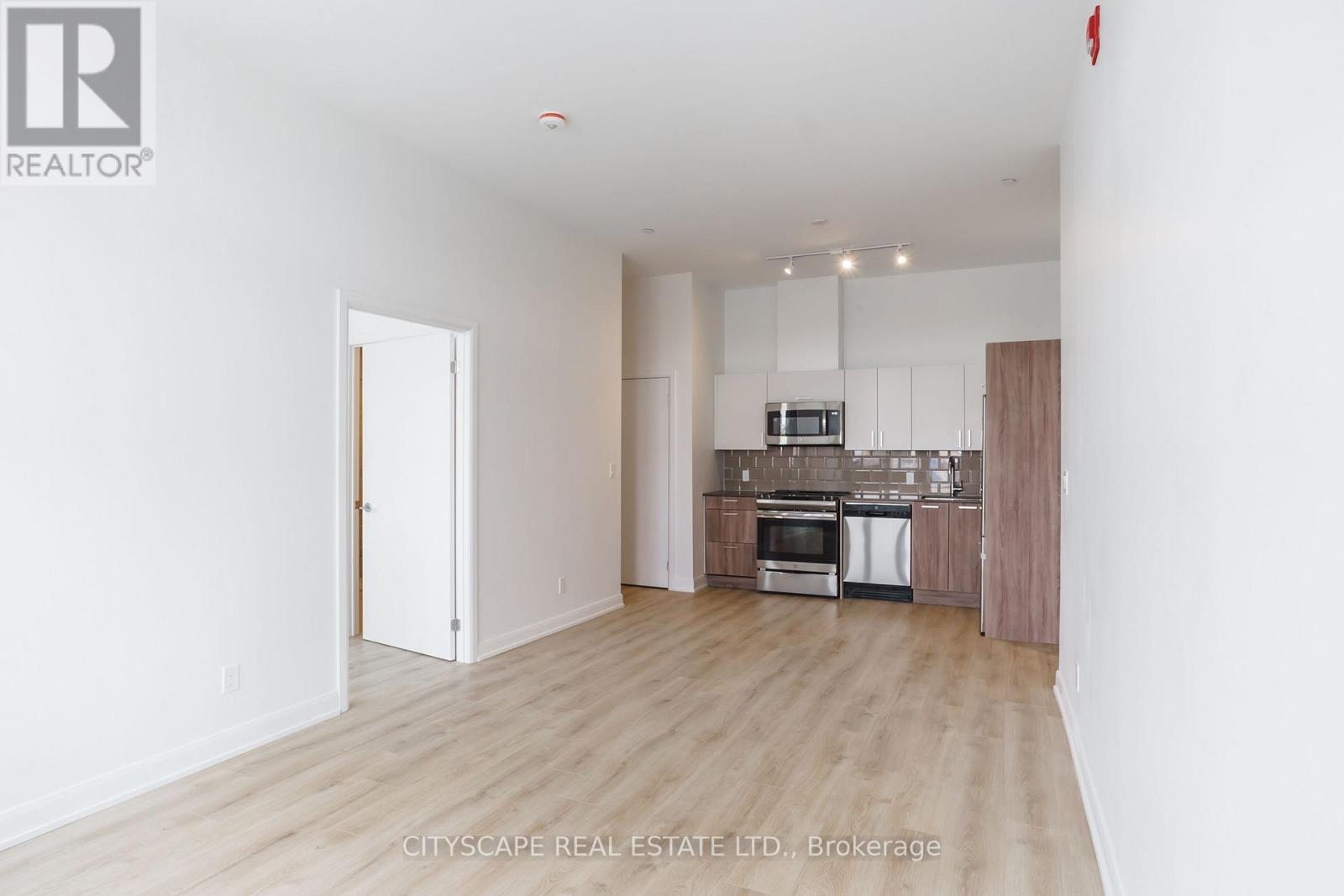 102 - 385 Osler Street, Toronto, Ontario  M6N 0B2 - Photo 3 - W13732302