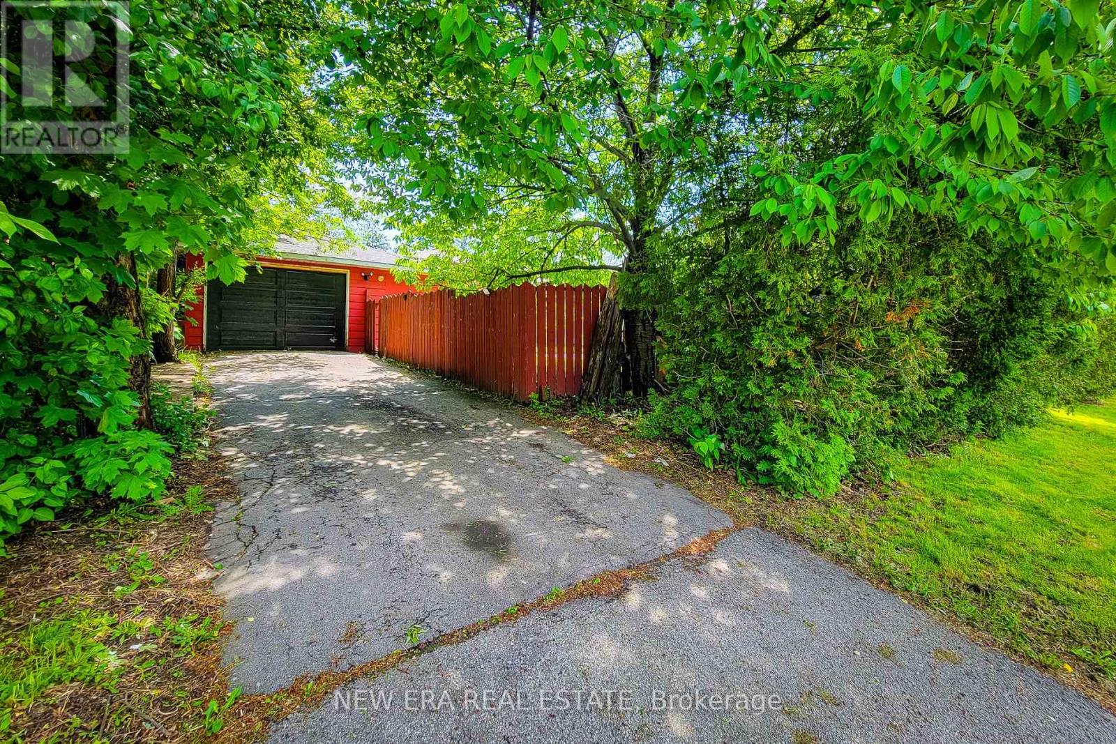 1 Vera Court, Hamilton, Ontario  L8K 4G7 - Photo 4 - X13732204
