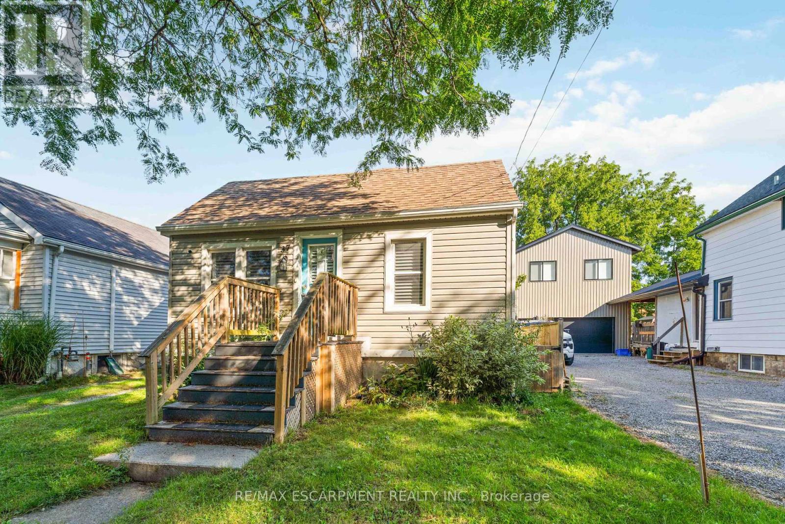 37 MAPLECREST AVENUE, St. Catharines, Ontario