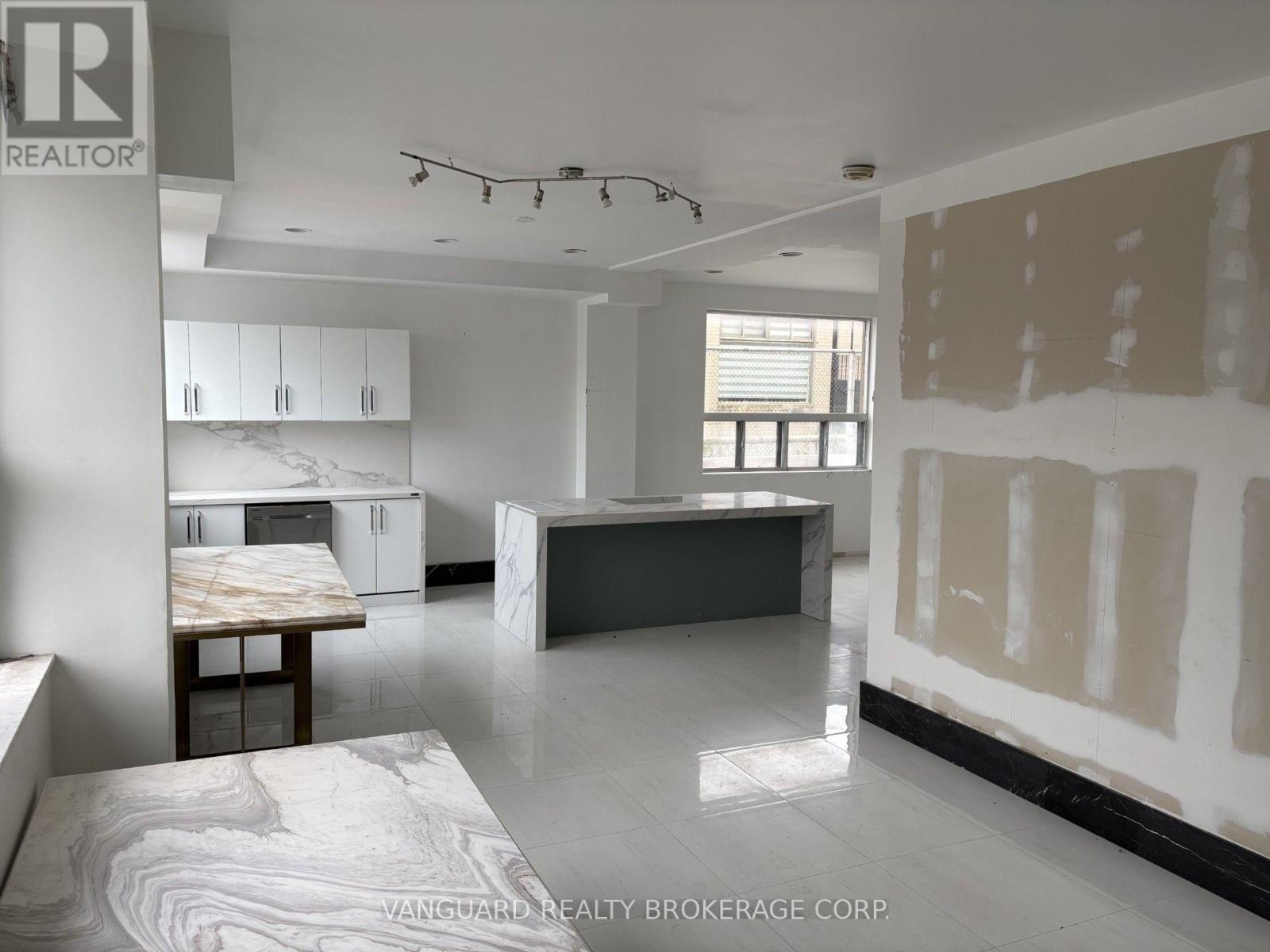 101 Rivalda Road, Toronto, Ontario  M9M 2M6 - Photo 3 - W13721568