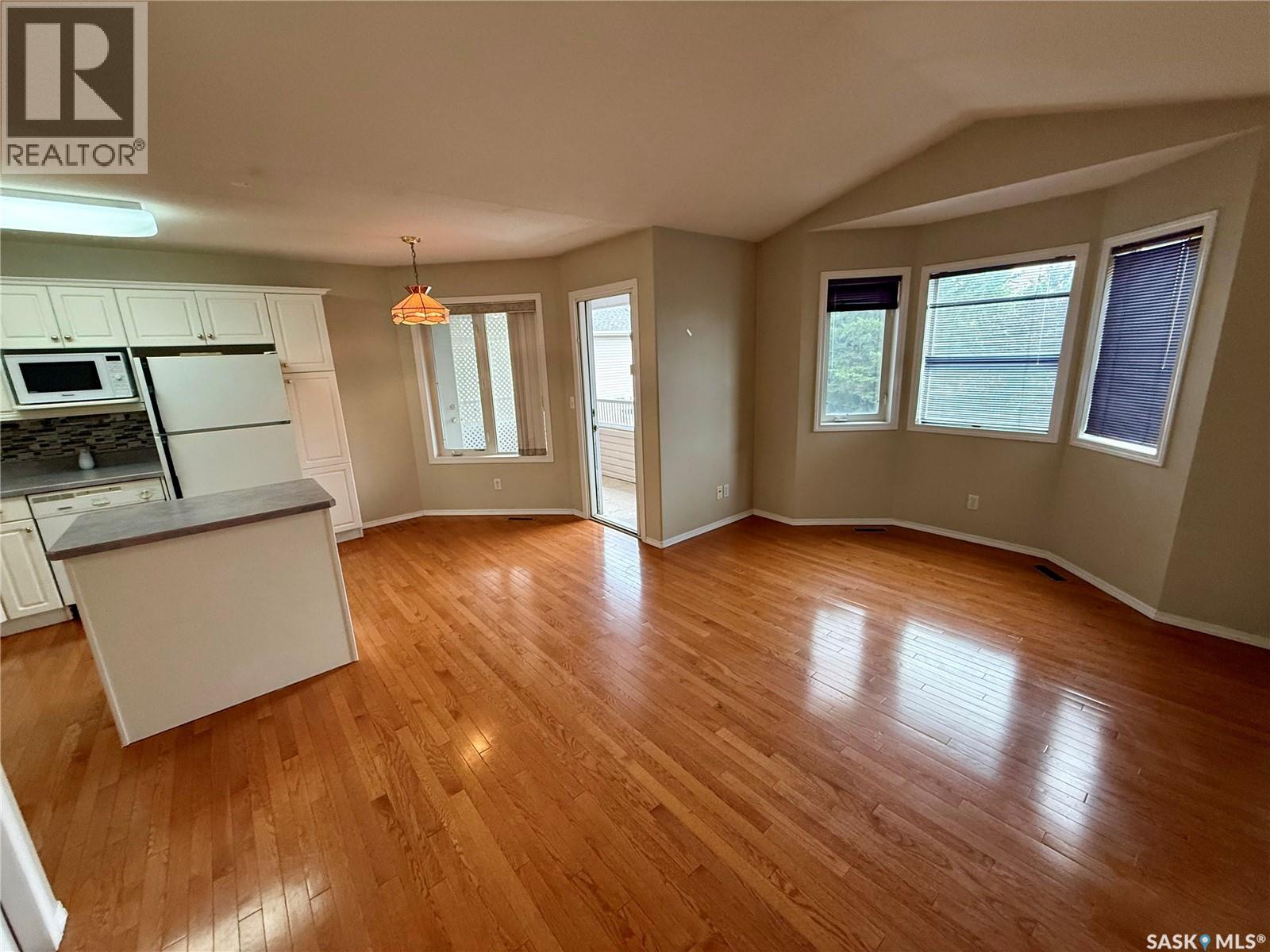 3119 Truesdale Drive E, Regina, Saskatchewan  S4V 2P9 - Photo 4 - SK047151