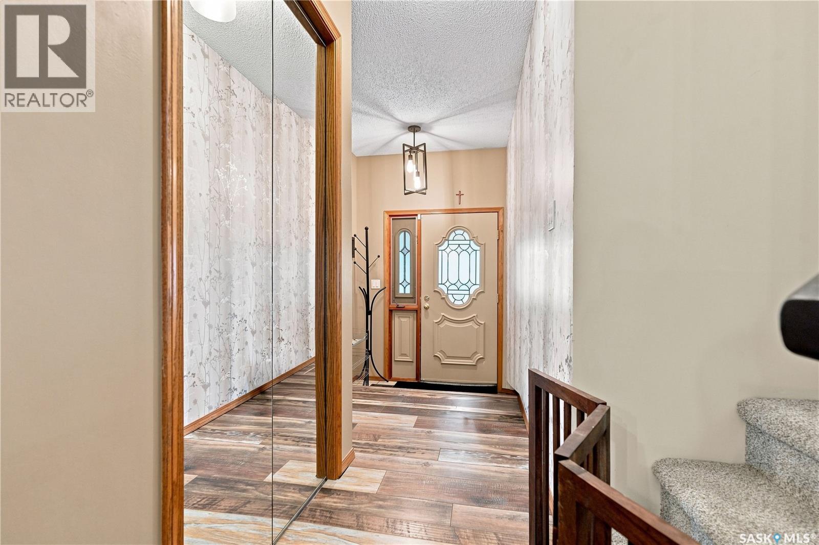 202 Zeman Court, Saskatoon, Saskatchewan  S7K 7W5 - Photo 4 - SK047022