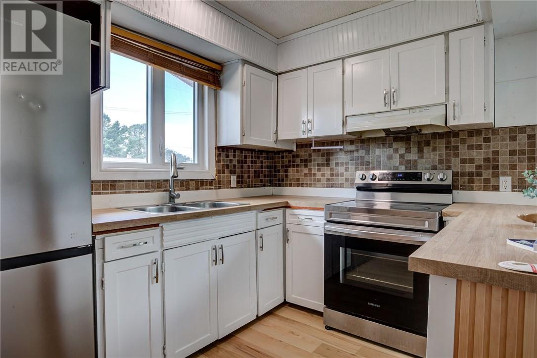 60 Charlotte, Chelmsford, Ontario  P0M 1L0 - Photo 7 - 2130108