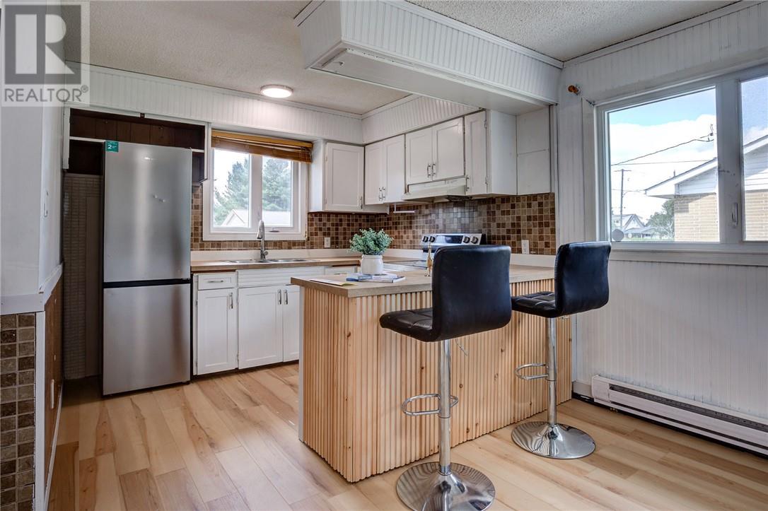 60 Charlotte, Chelmsford, Ontario  P0M 1L0 - Photo 8 - 2130108