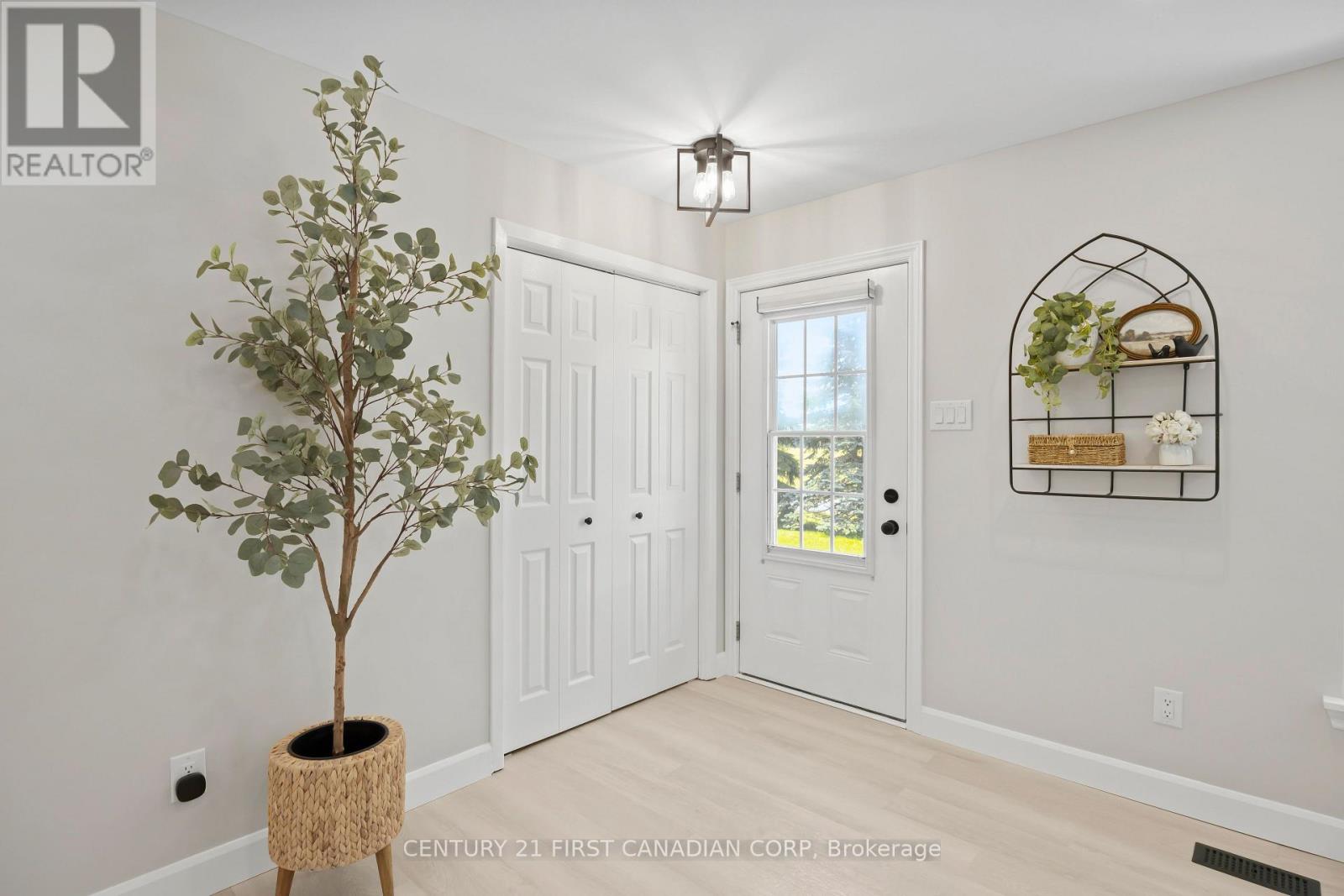 34314 Denfield Road, Lucan Biddulph, Ontario  N0M 2J0 - Photo 5 - X13732410