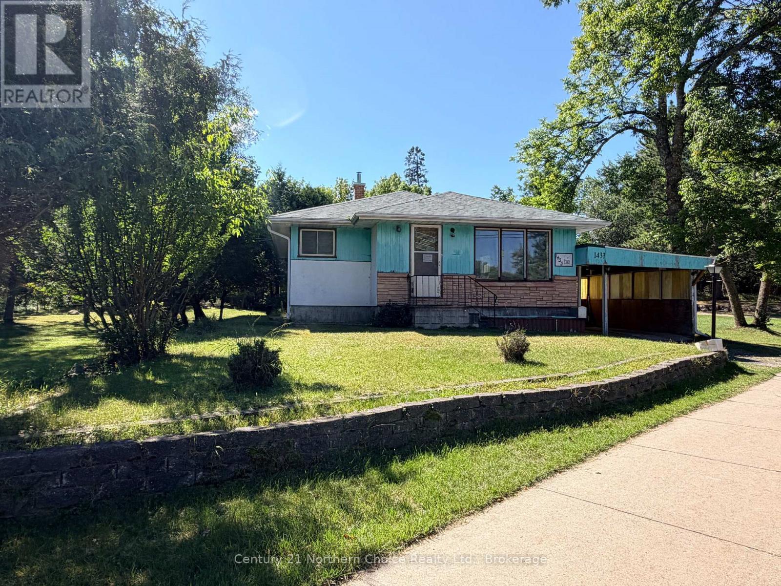 1433 PINE PORTAGE ROAD, Kenora, Ontario