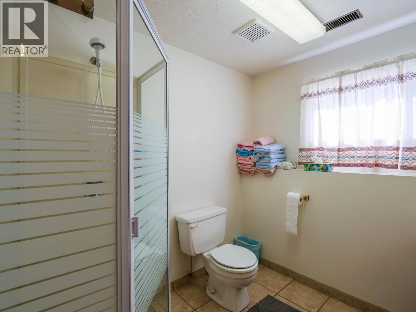 2439 Ferguson Street, Red Bluff / Dragon Lake, British Columbia  V2J 4W3 - Photo 25 - R3160358