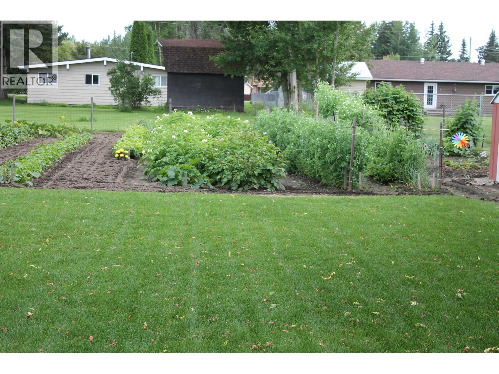 2439 Ferguson Street, Red Bluff / Dragon Lake, British Columbia  V2J 4W3 - Photo 33 - R3160358
